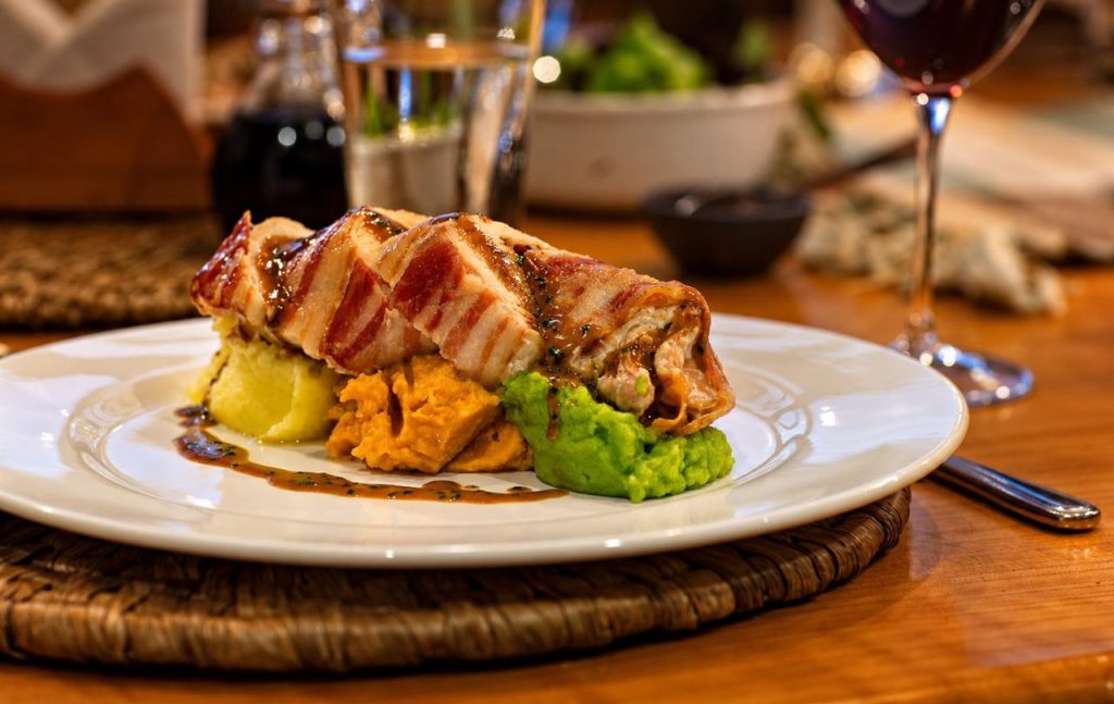 Bacon-wrapped fillet with sweet potato purée and peas